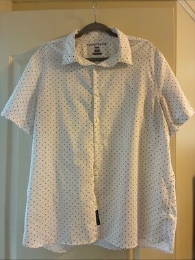 Perry Ellis White Short-Sleeve Button-Down with Navy Dot Print